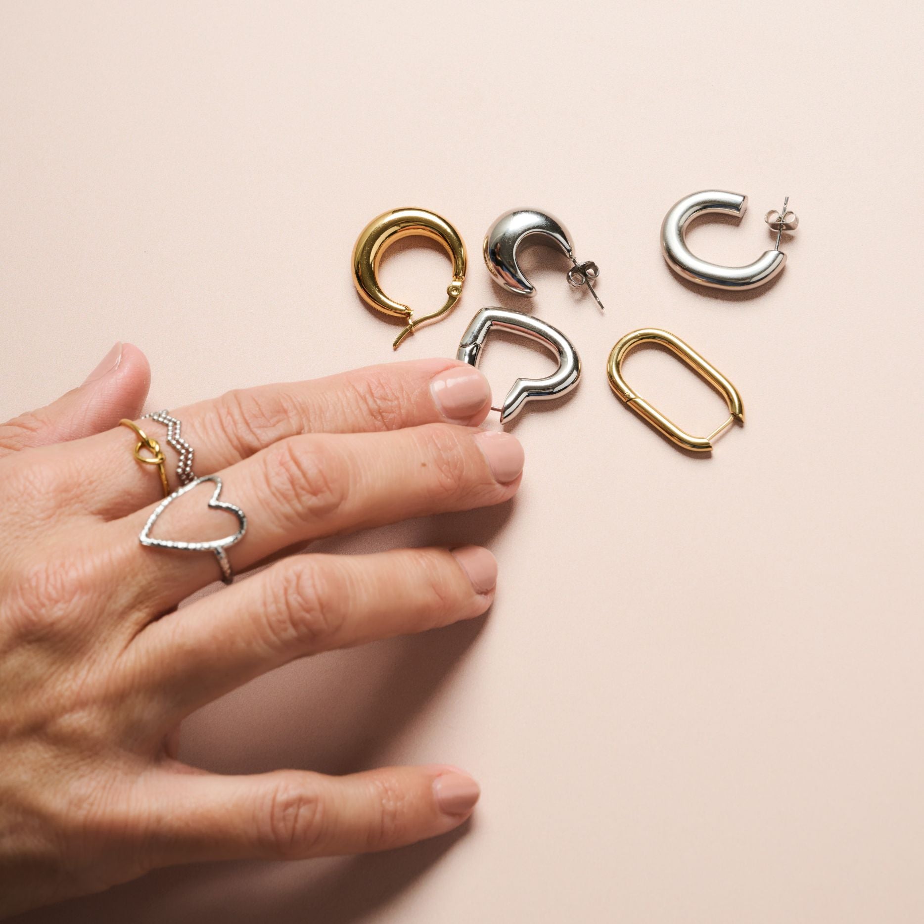 OPEN HEART ADJUSTABLE RING