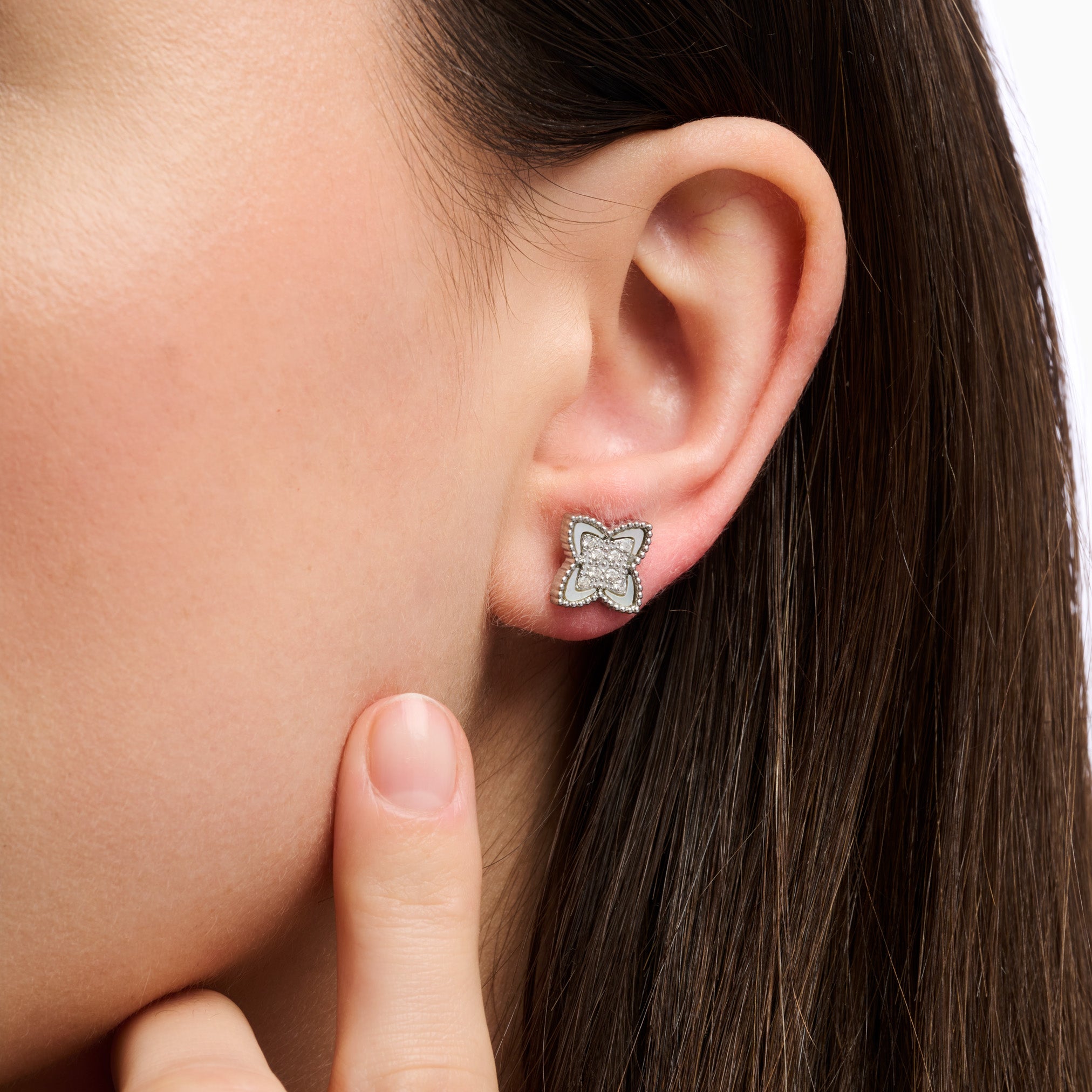 PASSIONATE CLOVER WHITE STUDS