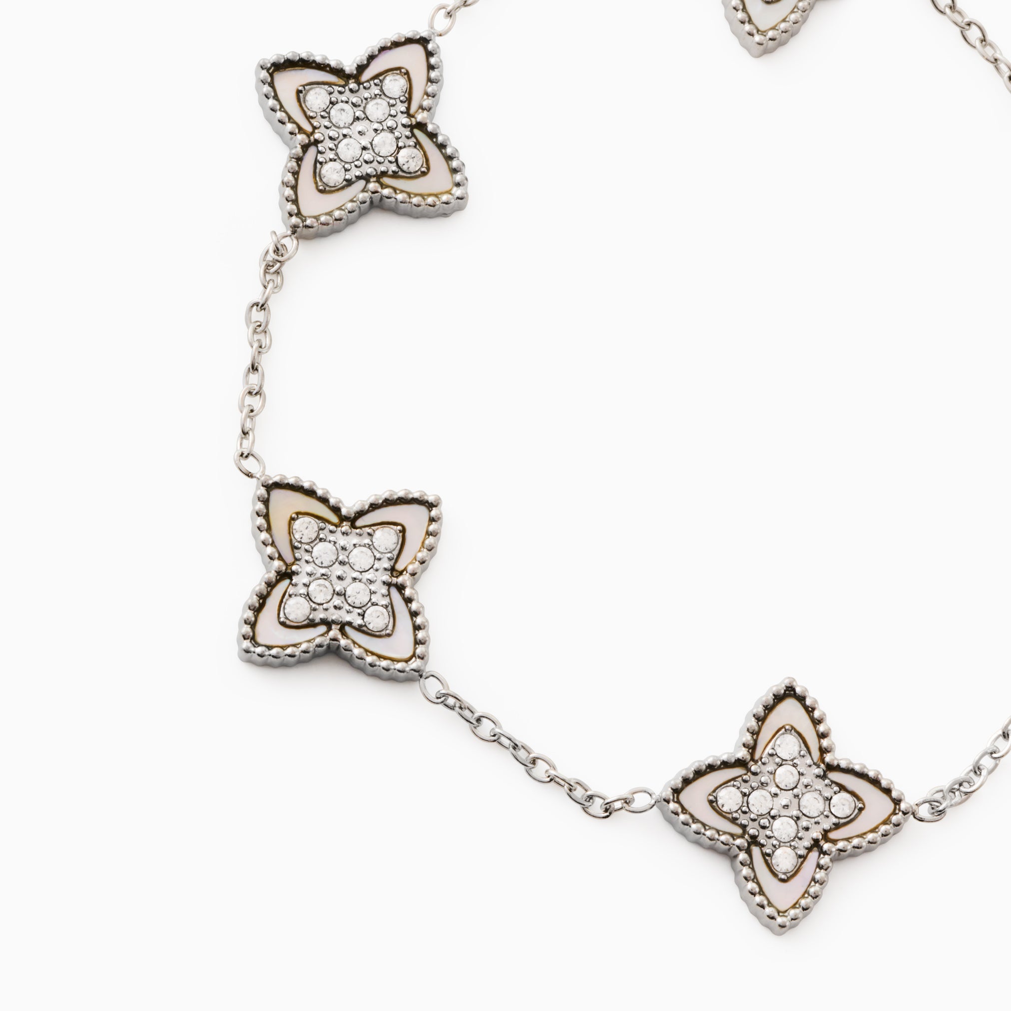 PASSIONATE CLOVER WHITE BRACELET