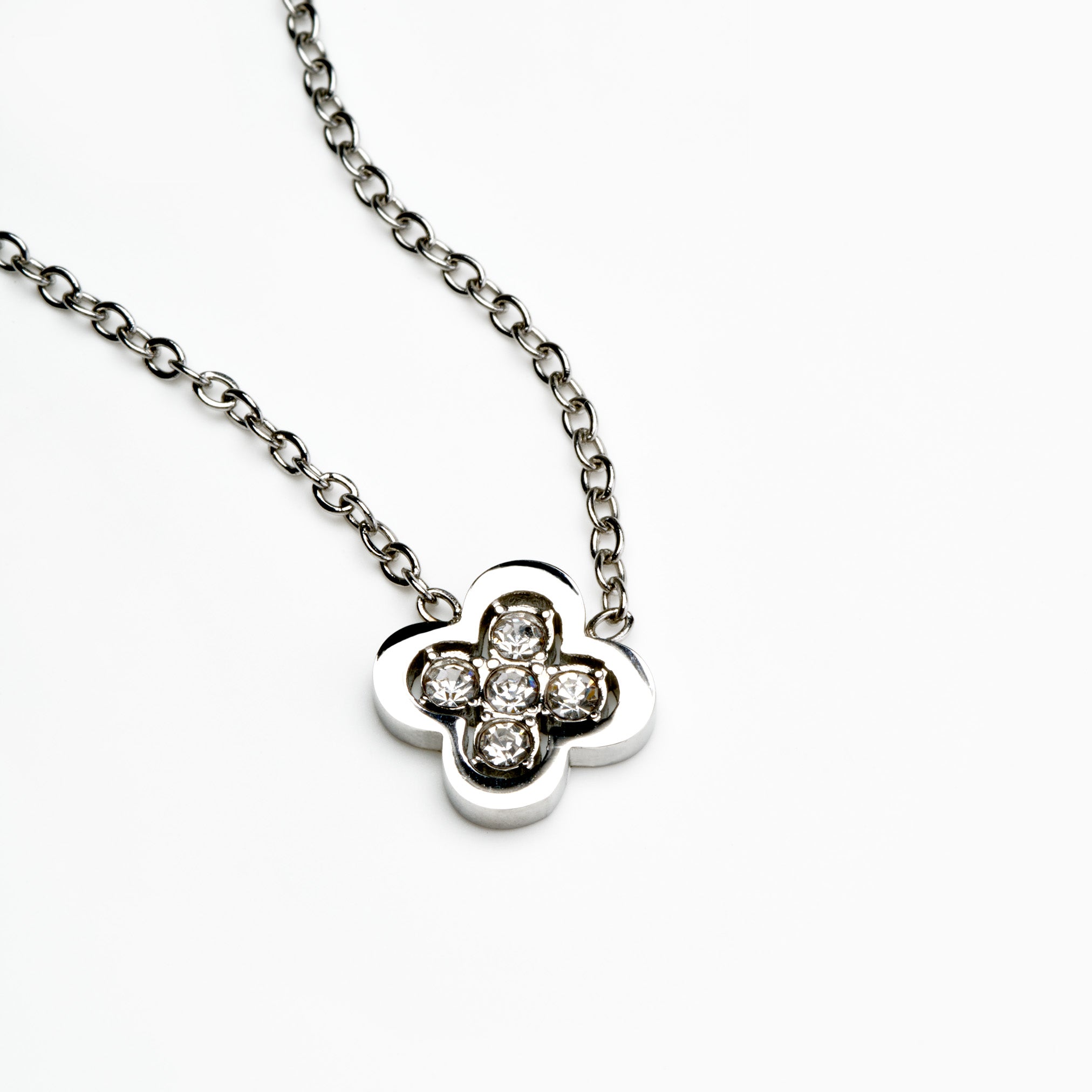 ELEGANCE CLOVER NECKLACE